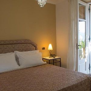 Camera classica con letto queen size